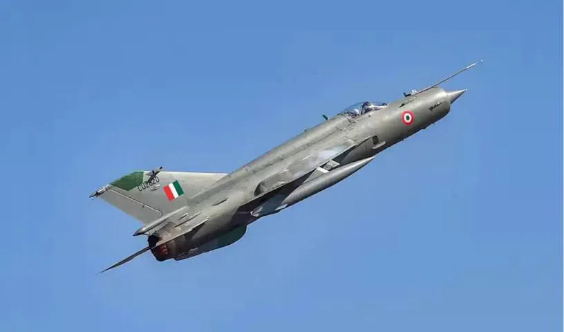 Indian Air Force : భారత వైమానిక దళం కీలక నిర్ణయం… మిగ్‌-21 యుద్ధ విమానాలకు