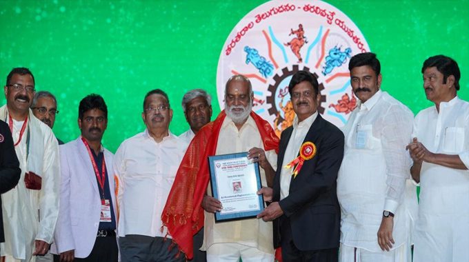 TANA: దర్శకేంద్రుడు రాఘవేంద్ర రావుకు ‘తానా ఎన్టీఆర్ అవార్డు’ TANA: దర్శకేంద్రుడు రాఘవేంద్ర రావుకు ‘తానా ఎన్టీఆర్ అవార్డు’