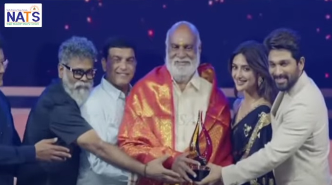 NATS: నాట్స్ వేదికపై రాఘవేంద్రరావుకు ఘనసత్కారం NATS: నాట్స్ వేదికపై రాఘవేంద్రరావుకు ఘనసత్కారం
