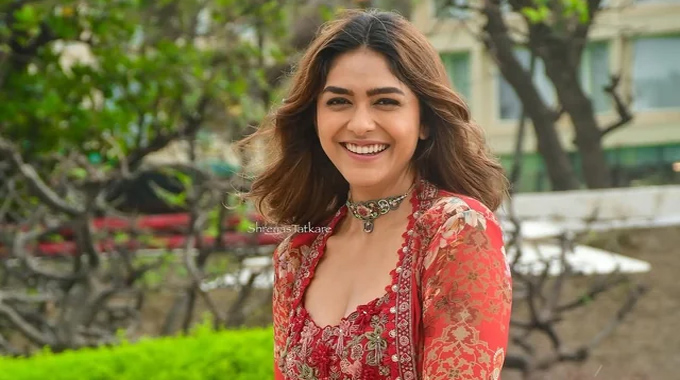 Mrunal Thakur: అమ్మ‌ను కావాల‌నుంది