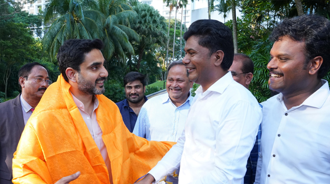 Nara Lokesh: సింగపూర్ చేరుకున్న ఐటీ, విద్యాశాఖ మంత్రి నారా లోకేష్