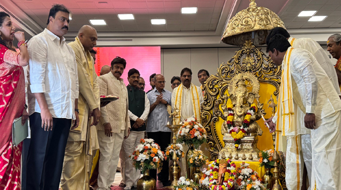 NATS: 8వ నాట్స్ అమెరికా తెలుగు సంబరాలను ప్రారంభించిన బాలకృష్ణ NATS: 8వ నాట్స్ అమెరికా తెలుగు సంబరాలను ప్రారంభించిన బాలకృష్ణ