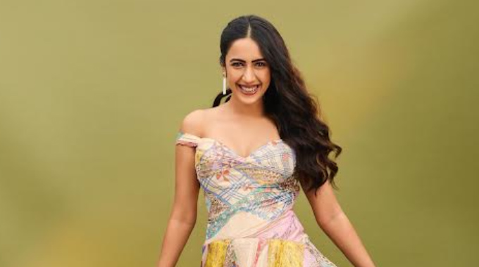 Niharika: సింపుల్ లుక్ లో అద‌ర‌గొడుతున్న కొణిదెల వార‌మ్మాయి