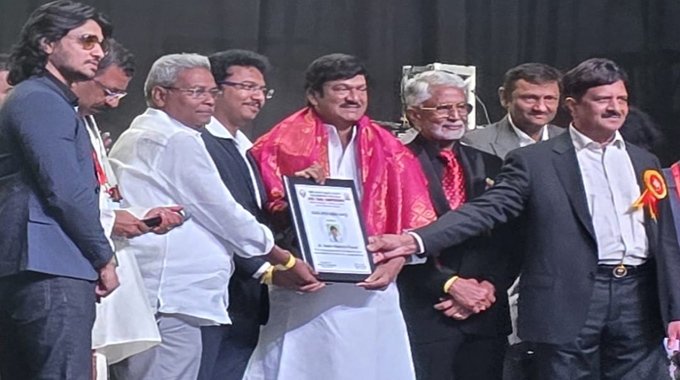 TANA: నటకిరీటి రాజేంద్ర ప్రసాద్ను సత్కరించుకున్న తానా TANA: నటకిరీటి రాజేంద్ర ప్రసాద్ను సత్కరించుకున్న తానా