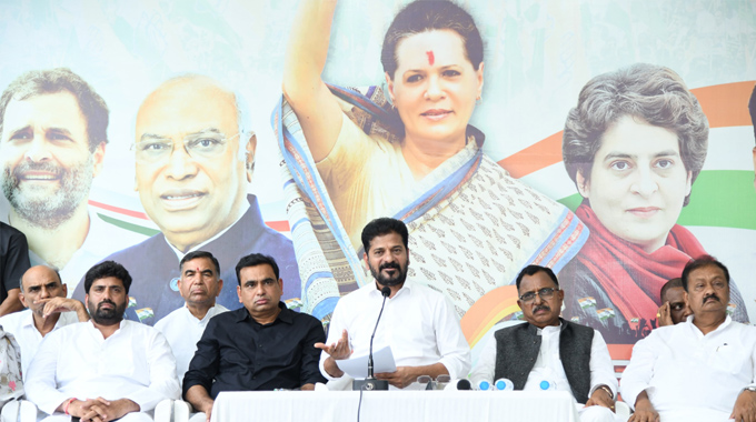 Revanth Reddy: 42 శాతం బీసీ రిజ‌ర్వేష‌న్ల‌తో ఎన్నిక‌ల‌కు కృత‌నిశ్చ‌యంతో ఉన్నాం…