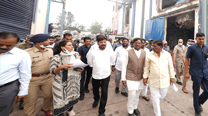 Revanth Reddy: సంగారెడ్డి జిల్లా పాశమైలారం ఘటనాస్థలి వద్ద మీడియాతో ముఖ్యమంత్రి రేవంత్ రెడ్డి