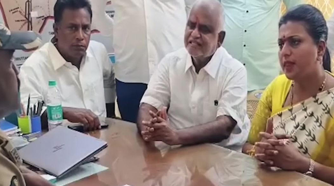 Roja: నగరి వివాదం: టీడీపీ ఎమ్మెల్యే వ్యాఖ్యలతో మహిళా సంఘాల ఆగ్రహం..