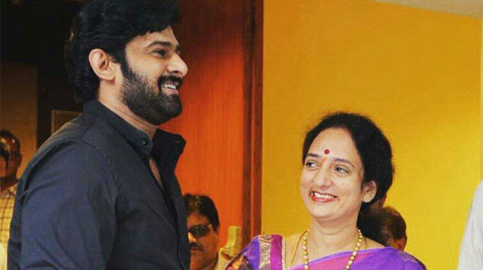 Prabhas: ప్ర‌భాస్ కోసం శ్యామ‌లా దేవి ప్ర‌త్యేక పూజ‌లు