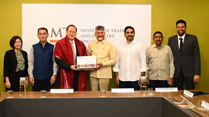 CBN: సింగపూర్ మంత్రి టాన్ సీ లాంగ్ తో చంద్రబాబు బృందం భేటీ