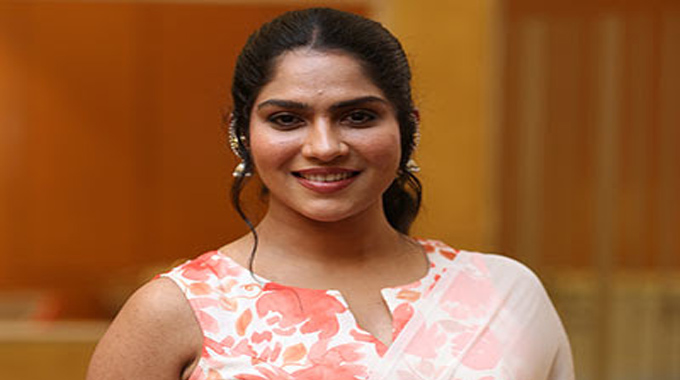 Swasika: త‌మ్ముడు కోసం స్మోకింగ్ నేర్చుకున్నా