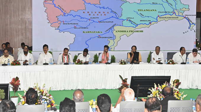 Uttam Kumar Reddy: నీటి వివాదంపై మంత్రి ఉత్తమ్ కుమార్ రెడ్డి పవర్ పాయింట్ ప్రజెంటేషన్