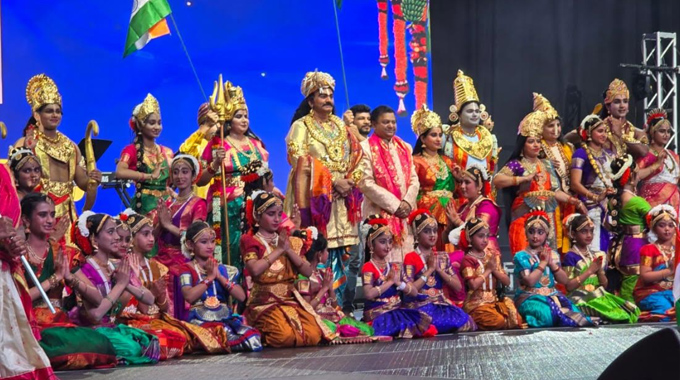 TANA: తెలుగు సంస్కృతిని కళ్లకుగట్టిన ‘తరతరాల తెలుగు వైభవం’ నృత్యరూపకం TANA: తెలుగు సంస్కృతిని కళ్లకుగట్టిన ‘తరతరాల తెలుగు వైభవం’ నృత్యరూపకం
