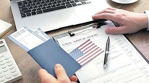 US visa :వచ్చే ఏడాది నుంచి అమెరికా వీసా.. మరింత భారం