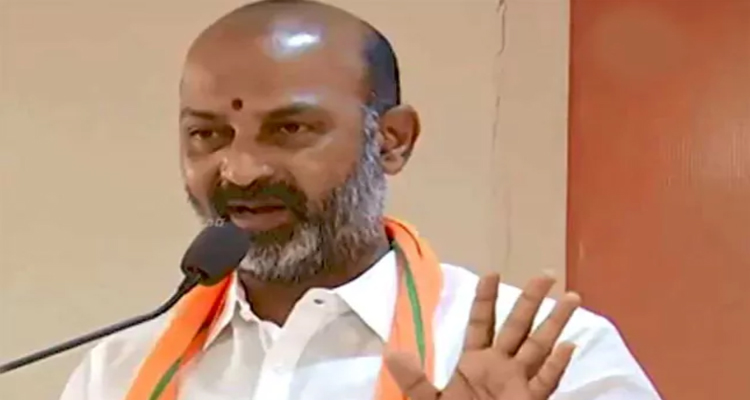 Minister Bandi:  కాంగ్రెస్‌ ప్రభుత్వం కూడా బీఆర్‌ఎస్‌ బాటలోనే : కేంద్రమంత్రి బండి సంజయ్‌