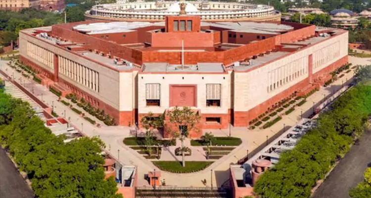 Parliament : పార్లమెంట్‌ ఆవరణలో కాంగ్రెస్‌ ఎంపీల ఆందోళన