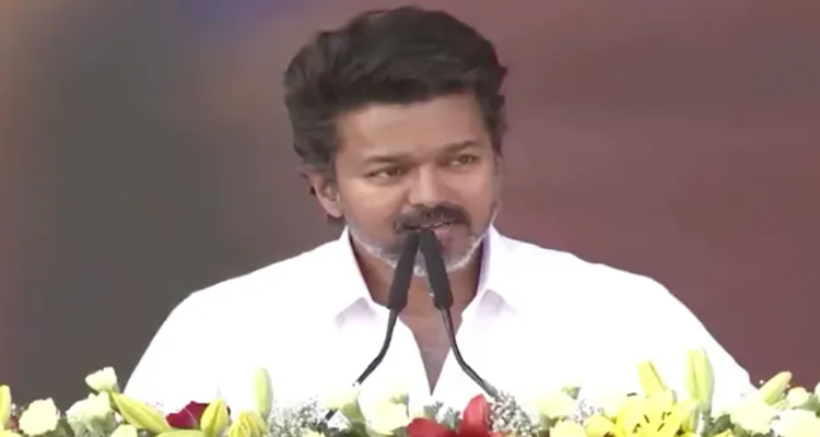 Vijay : వచ్చే ఎన్నికల్లో డీఎంకేకు, తమ పార్టీకి మధ్యే పోటీ : విజయ్‌