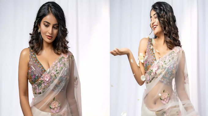 Ananya Nagalla: ఫ్లోర‌ల్ శారీలో తెలుగ‌మ్మాయి ర‌చ్చ‌