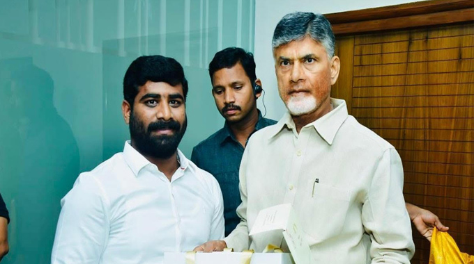 AP Liquor Scam: లిక్కర్ స్కాం లో హాల్ చల్ చేస్తున్న కూటమి నేతల ఫోటోలు..