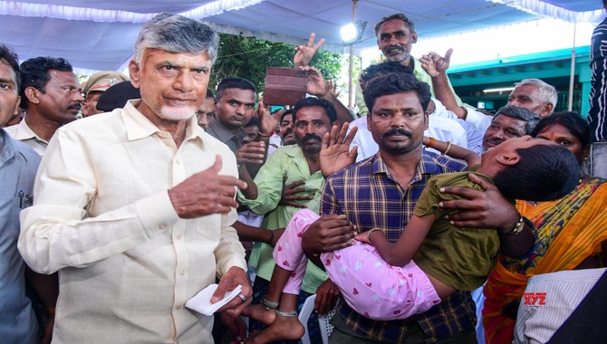Pensions: వికలాంగుల పెన్షన్ల వివాదం.. చంద్రబాబు సర్కార్‌కు తలనొప్పులు..!!