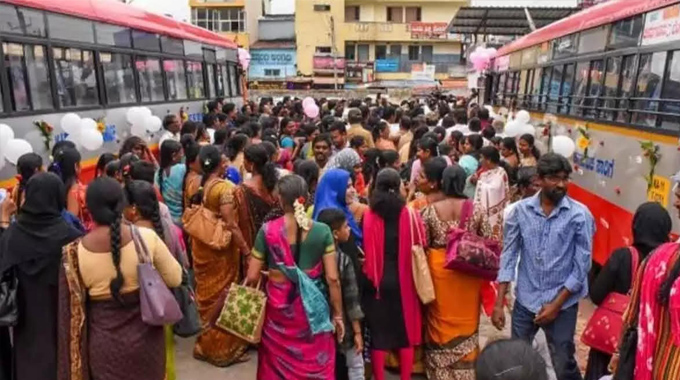 Free Bus Scheme: ఉచిత బస్సు స్కీమ్ ఎఫెక్ట్.. తగ్గిపోతున్న పురుష ప్రయాణికుల శాతం..