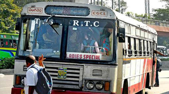 Free Bus Scheme: షరతులతో కూడిన ఫ్రీ బస్సు స్కీం.. పెదవి విరుస్తున్న ప్రజలు..