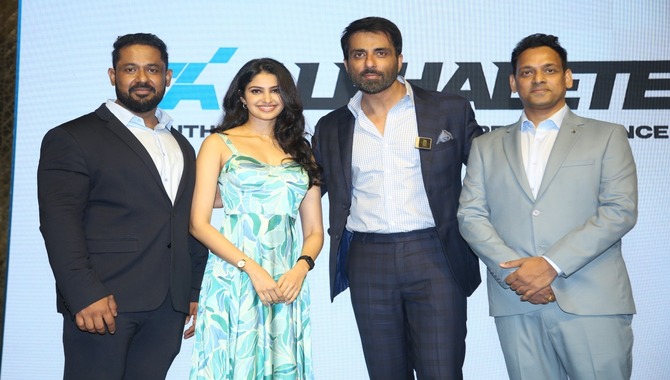 Alphalete: సోనూసూద్ చేతుల మీదుగా ‘ఆల్ఫాలీట్’ లాంచ్