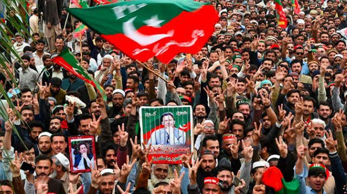 Pakistan: పాకిస్తాన్ సర్కార్ కు ఇమ్రాన్ టెన్షన్.. విడుదల చేయాలంటూ దేశవ్యాప్త ఆందోళనలు, అరెస్టులు..