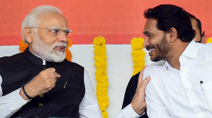 YCP: ఎన్డీయే వెంటే వైసీపీ..! ఆ పార్టీ అభ్యర్థికే జై..!!