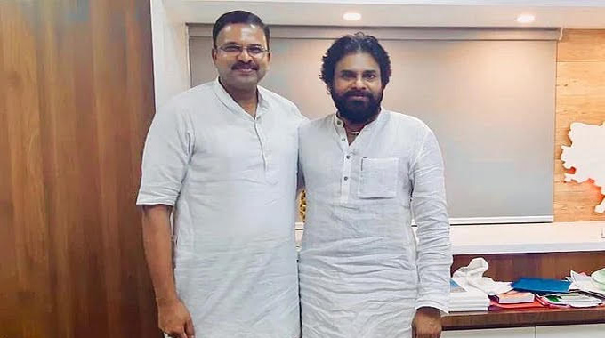 Pawan Kalyan: జనసేనలోకి మాజీ సీబీఐ జేడీ లక్ష్మీనారాయణ రీఎంట్రీ చర్చలు..