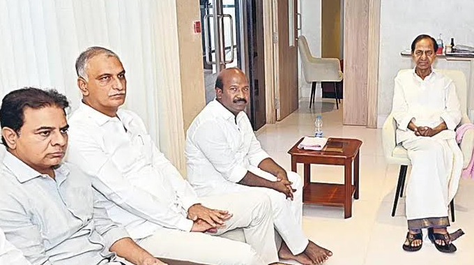 BRS: ఫాంహౌస్‌కు బీఆర్ఎస్ నేతలు.. కేసీఆర్ పిలుపు..!!