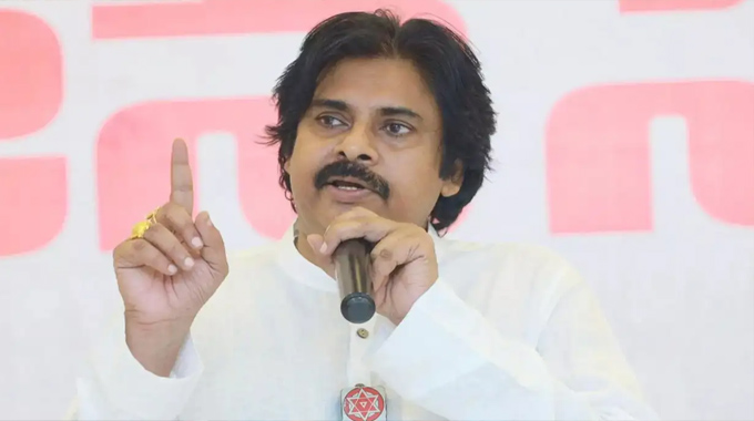 Pawan Kalyan: సోషల్ మీడియాలో పవన్ క్రేజ్‌ను డామినేట్ చేస్తున్న ఎన్టీఆర్..