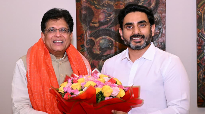 Nara Lokesh: కేంద్ర వాణిజ్య, పరిశ్రమల మంత్రి పీయుష్ గోయల్ తో లోకేష్ భేటీ