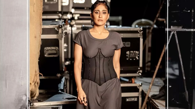Regina Cassandra: బ్లాక్ గౌన్ లో డిఫ‌రెంట్ గా క‌నిపిస్తోన్న రెజీనా