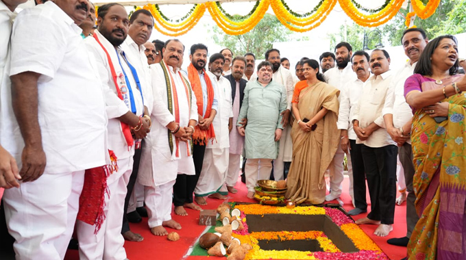 Revanth Reddy: సర్దార్​ సర్వాయి పాపన్న గౌడ్​ విగ్రహ ఏర్పాటుకు శంకుస్థాపన చేసిన ముఖ్యమంత్రి రేవంత్ రెడ్డి