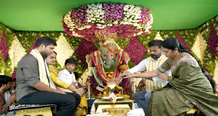 Ganesha Chavithi:వినాయక చవితి వేడుకల్లో సీఎం రేవంత్‌ రెడ్డి కుటుంబం