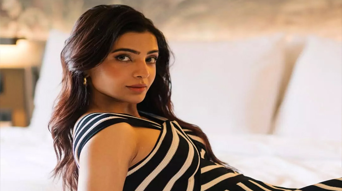 Samantha: బ్లాక్ అండ్ వైట్ డ్రెస్ లో మ‌రింత కాన్ఫిడెంట్ గా స‌మంత‌