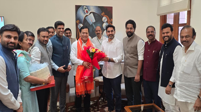 Nara Lokesh: కేంద్ర ఓడరేవులు, జలరవాణాశాఖల మంత్రి సర్బానందతో లోకేష్ భేటీ