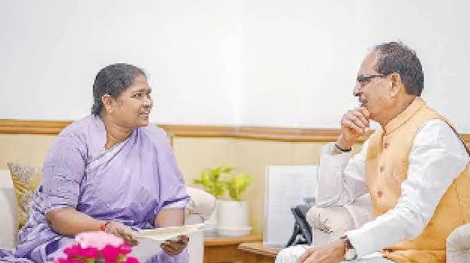 Seethakka: కేంద్రం నుంచి మరింత ఆర్థిక సాయం కావాలి: సీతక్క