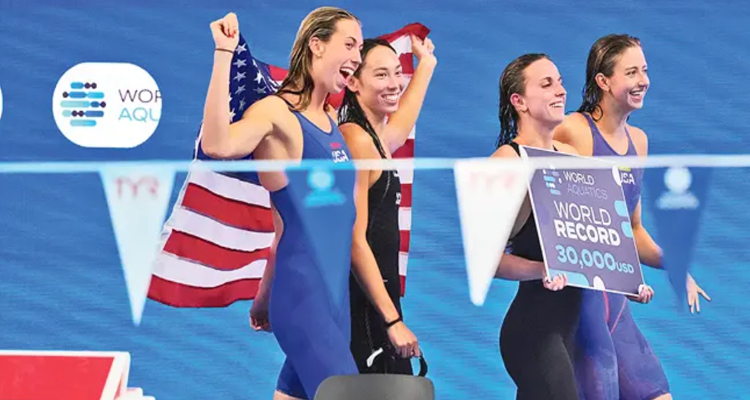 Swimming: ప్రపంచ రికార్డు సాధించిన అమెరికా మహిళల బృందం