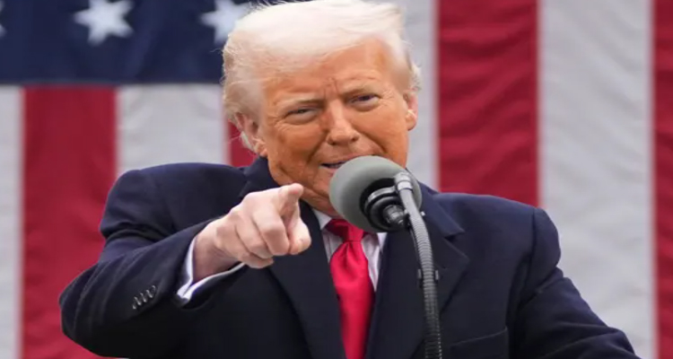 Donald Trump : అమెరికా కుటుంబాల పై ఏటా రూ.2 లక్షల భారం!