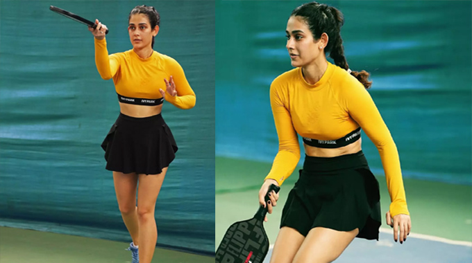 Akanksha Singh Hot In Mini Skurt