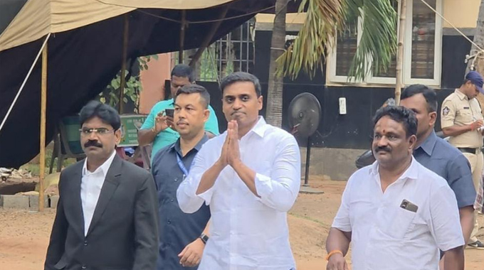 Ysrcp Mp Mithun Reddy Gets Bail From Acb Court