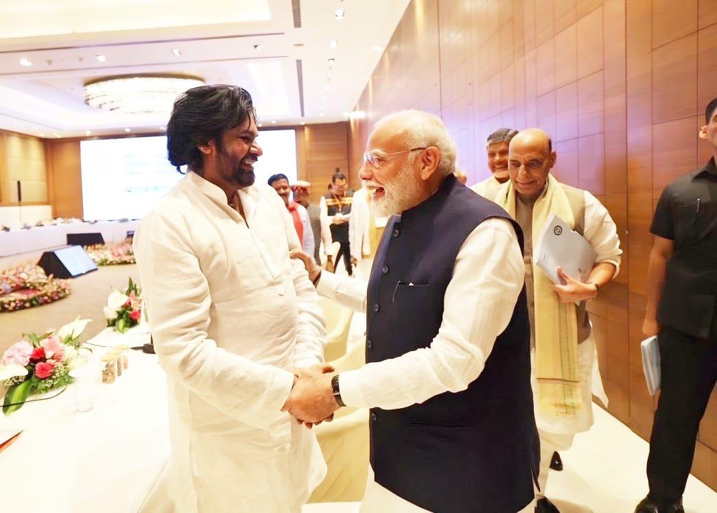 Pawan Kalyan: ప్రధాని మోదీకి పవన్ కల్యాణ్ శుభాకాంక్షలు Pawan Kalyan: ప్రధాని మోదీకి పవన్ కల్యాణ్ శుభాకాంక్షలు