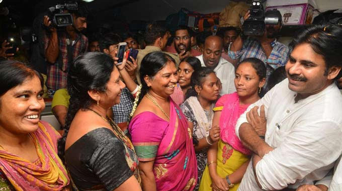 Pawan Kalyan: టీచర్స్ డే సందర్భంగా ఉపాధ్యాయుల హృదయాలు గెలుచుకున్న డిప్యూటీ సీఎం..