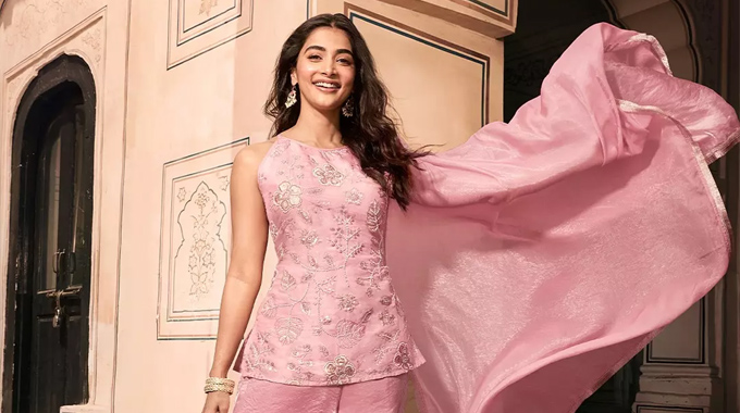 Pooja Hegde Posing In Traditional Dress