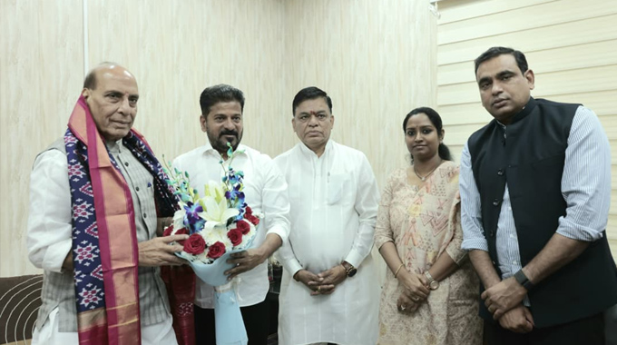 Delhi: రక్షణ శాఖ మంత్రి రాజ్నాథ్ సింగ్తో భేటీ అయిన ముఖ్యమంత్రి ఎ.రేవంత్ రెడ్డి Cm Revanth Reddy Meets Rajnath Singh