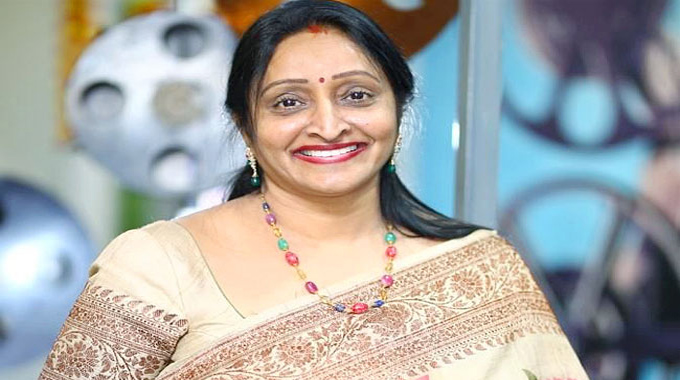 Usha Mulpuri: బాధ‌నిపించినా అందుకే దూరంగా ఉంటున్నాం
