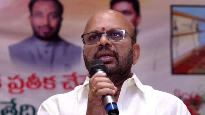 Pithapuram Varma: వన్ ప్లస్ వన్ గన్‌మెన్ సెక్యూరిటీతో కాంట్రవర్సీ గా మారిన వర్మ వ్యవహారం..
