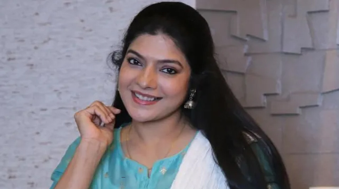 Vasuki Anand Continue Studying