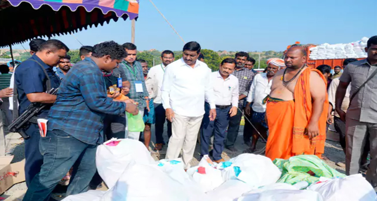 Modi: ప్రధాని మోదీ సభ.. ఆహార ఏర్పాట్లను పరిశీలించిన మంత్రి Kurnool Minister Bc Janardhan Reddy Inspected The Food Stall